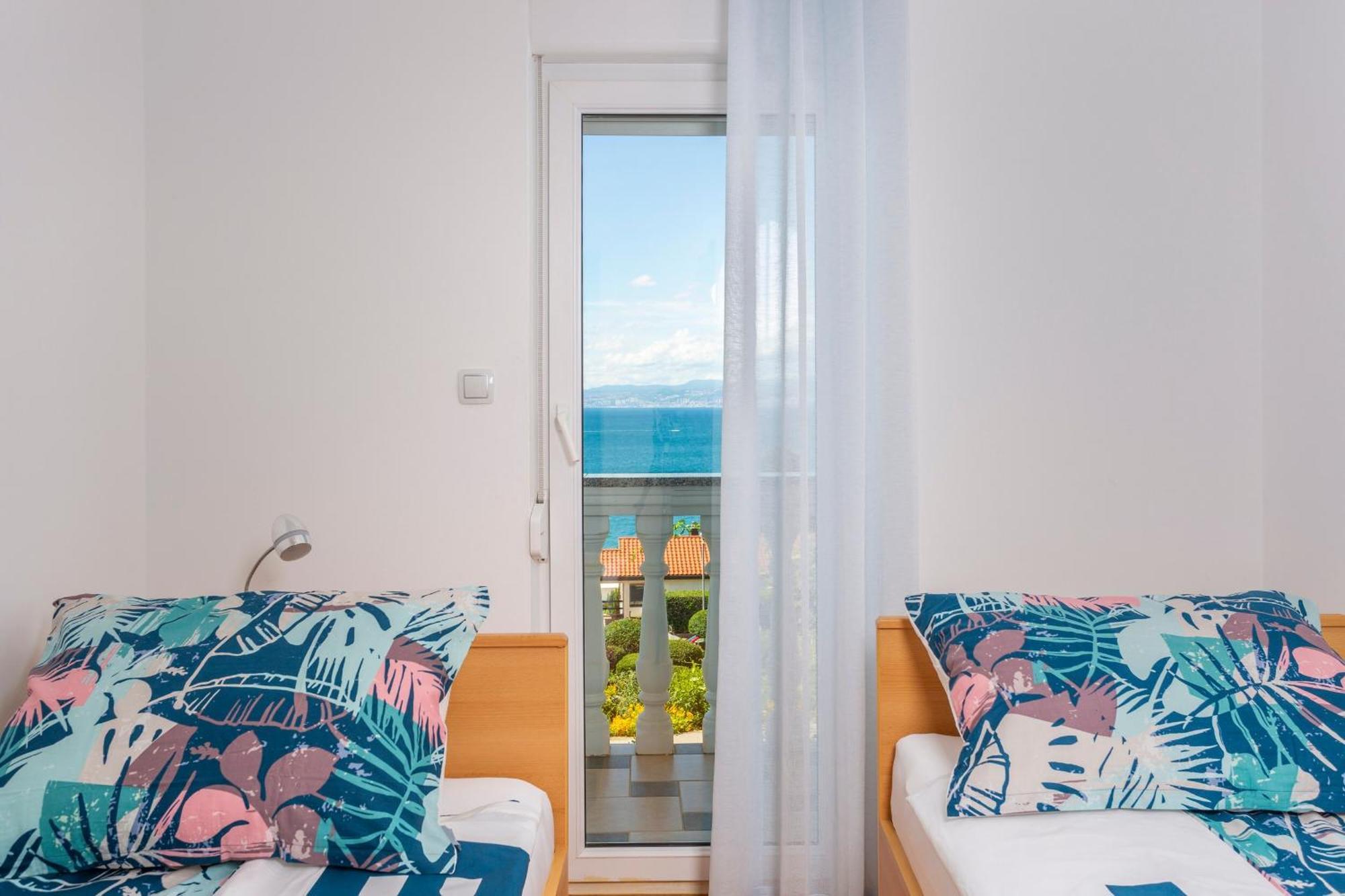 Apartments By The Sea Njivice, Krk - 5296 Quarto foto